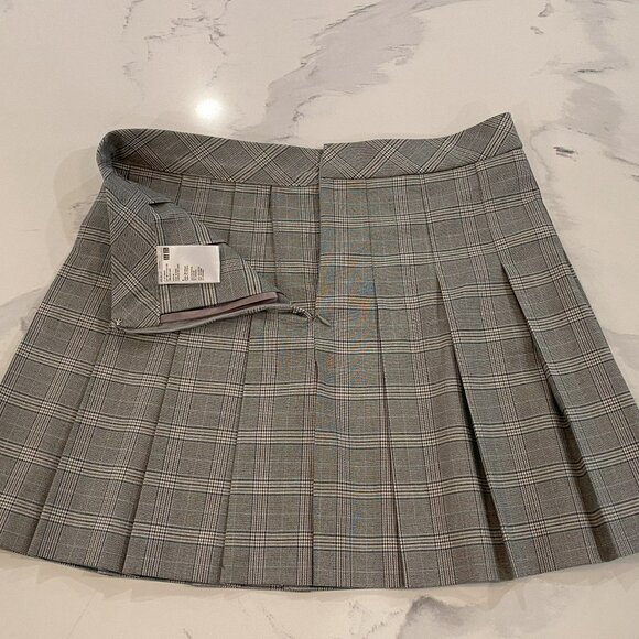 Uniqlo -- Grey, Short,  Pleated, Sleek, Sporty, Checkered Skirt - Size M - Picture 6 of 6
